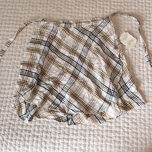Medium NWT Plaid wrap around skirt